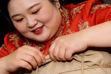 脖子纹身设计思路:位置、比例与视觉重点 脖子纹身设计思路:位置、比例与视觉重点