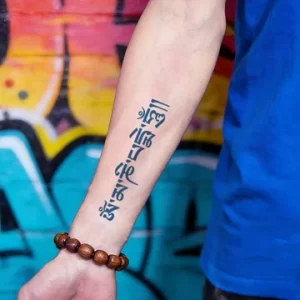 太阳纹身图案的几何与传统表现方式